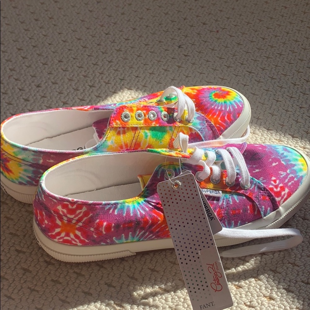 Superga tye die low tops